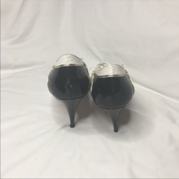 VERSNAI BLACK AND WHITE HEELS - Picture 5 of 7